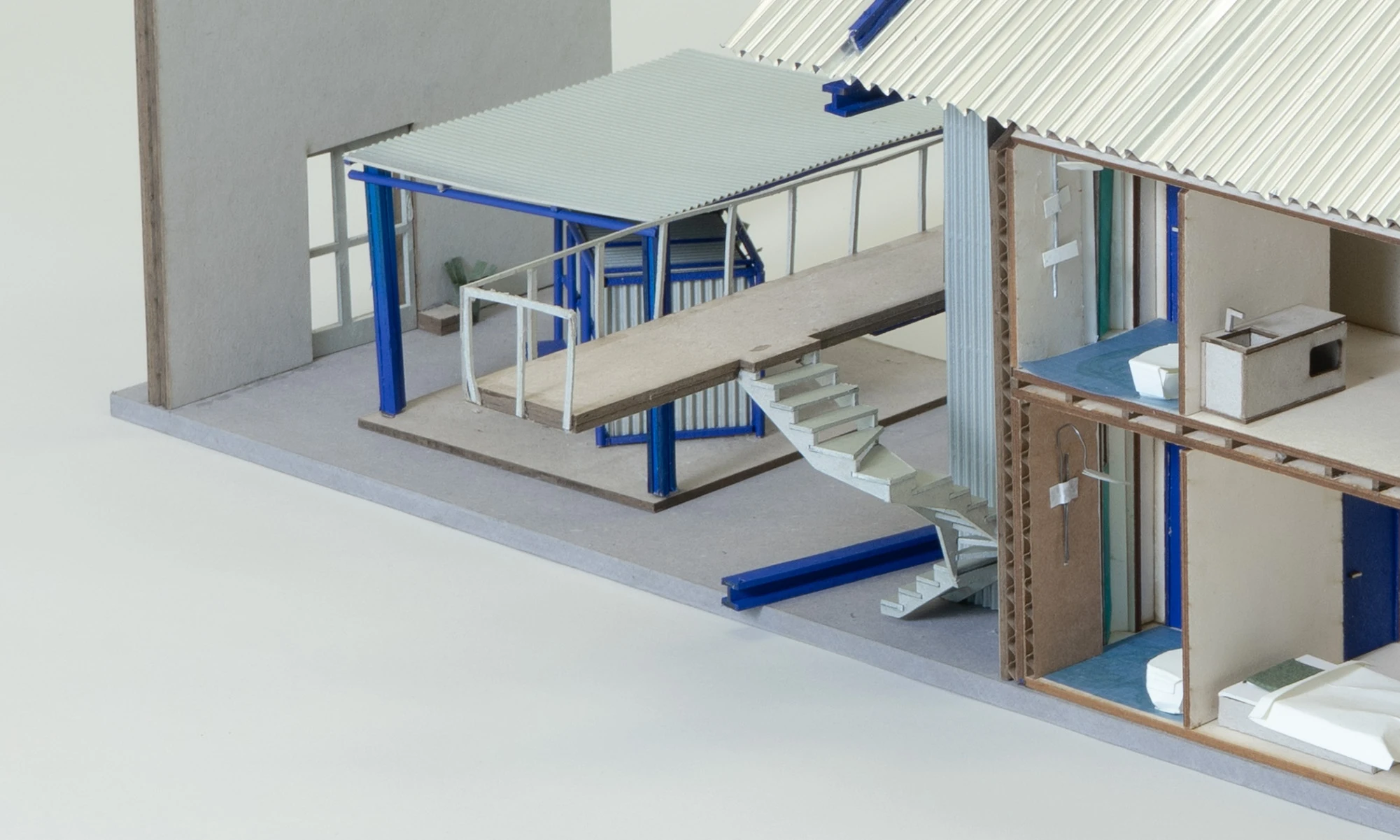 twins · Modellfoto, gedeckte Halle mit Rampe und Wechseltreppe